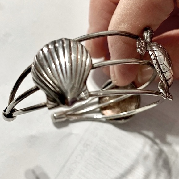 🐢🐚 CHUNKY 925 SILVER STAMPED SEA TURTLE SHELL SAND DOLLAR OPEN CUFF BRACELET - Picture 2 of 7